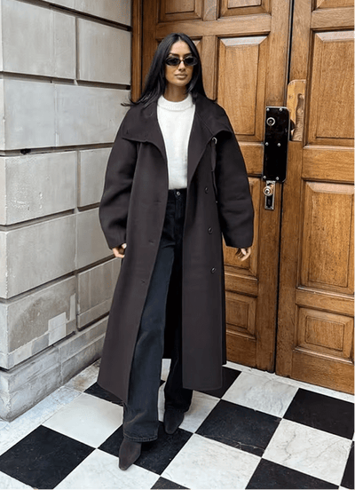 Sheryl Lange Jas met Opstaande Kraag en Ceintuur