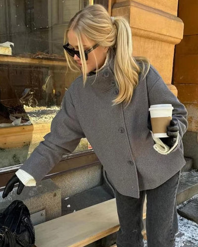 Elegant coat with standing collar