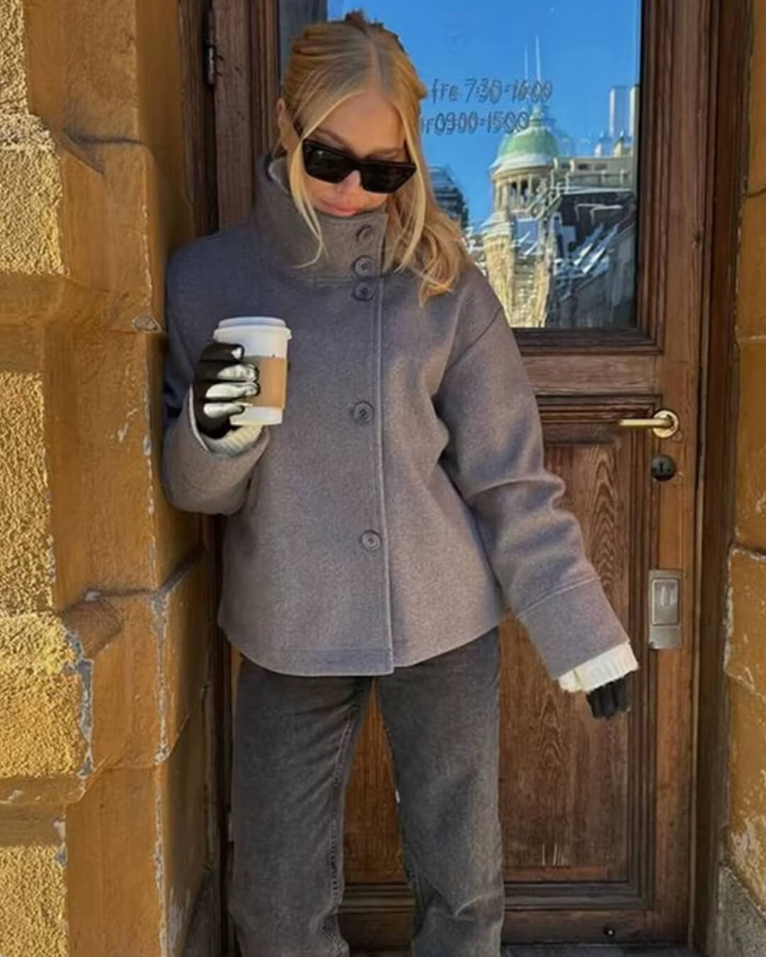 Elegant coat with standing collar