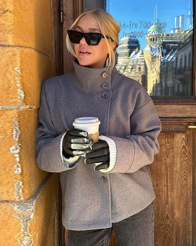 Elegant coat with standing collar