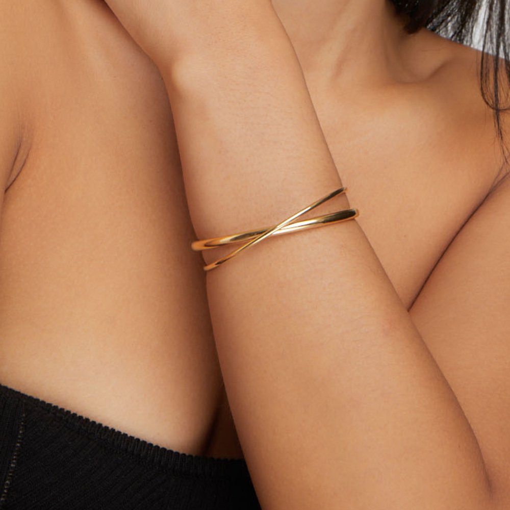 Amelinde | Cross Open Bangle