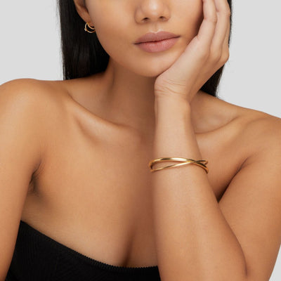 Amelinde | Cross Open Bangle