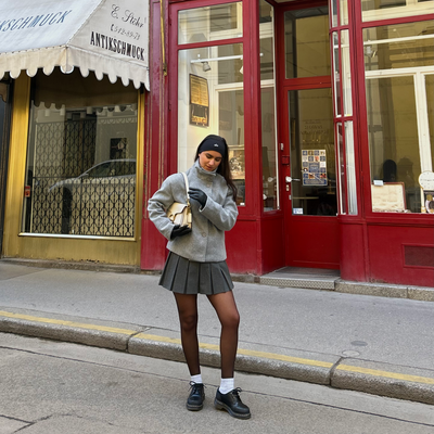 Elegant jacket with stand-up collar